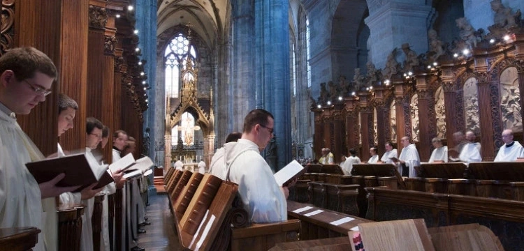 Jak się modlić? Ucz się od mnichów!