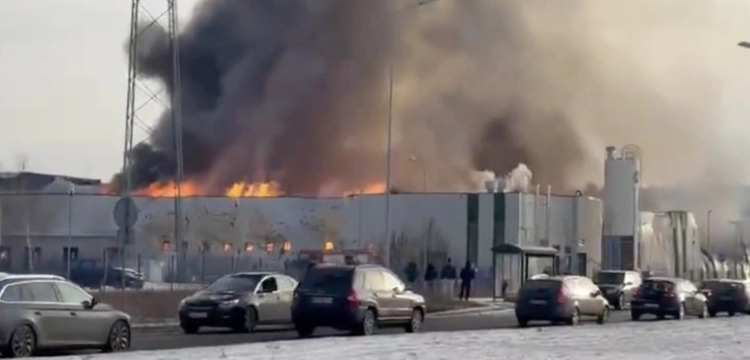 Ogromny pożar w Bydgoszczy. Na miejscu 32 zastępy straży pożarnej