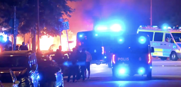 Szwecja znowu w ogniu. Zamieszki po spaleniu Koranu