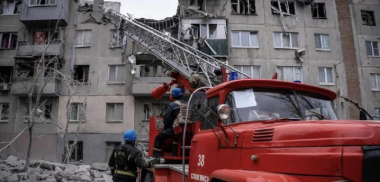 Rosjanie ostrzelali osiedle mieszkalne. Kolejne dziecko zmarło w karetce