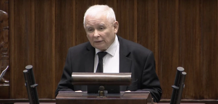 Polacy popierają pomysł PiS. Chcą referendum ws. migrantów