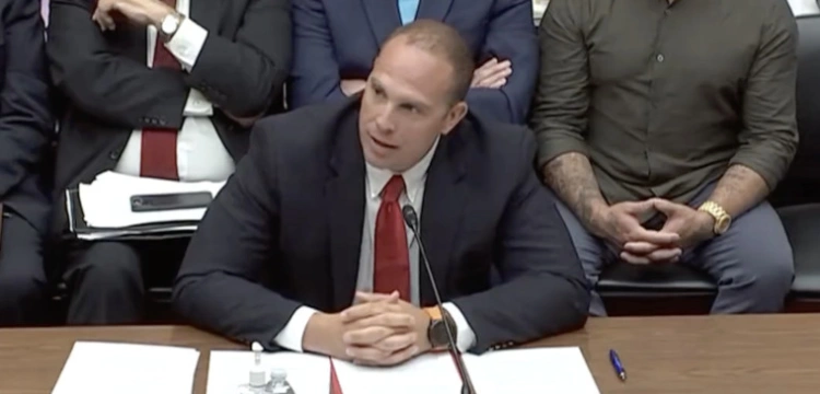 „Władze USA są w posiadaniu ich ciał”. Amerykański oficer zdradza… „tajemnice o UFO”