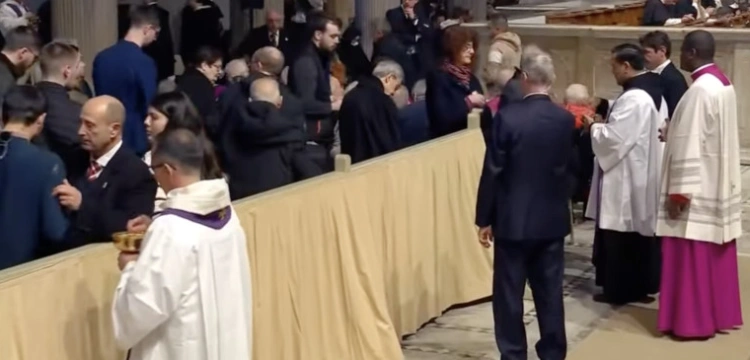 Niesamowite przebudzenie duchowe Francji! W Środę Popielcową kościoły pękały w szwach