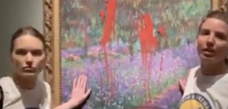 Ekoterroryści w akcji. Obraz Moneta oblany farbą