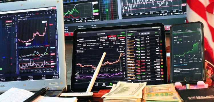 Maciej Bienert: Co w finansach piszczy?