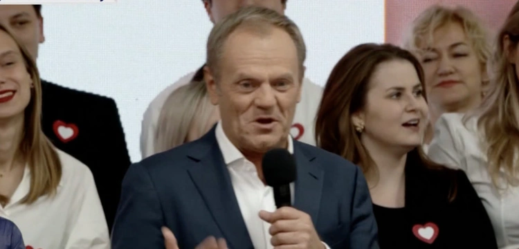 Tusk w euforii. „Odsunęliśmy ich od władzy”