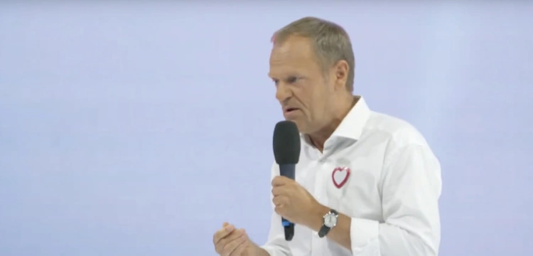 Tusk znowu w roli kaznodziei. „Jeśli naprawdę jesteś chrześcijaninem…”