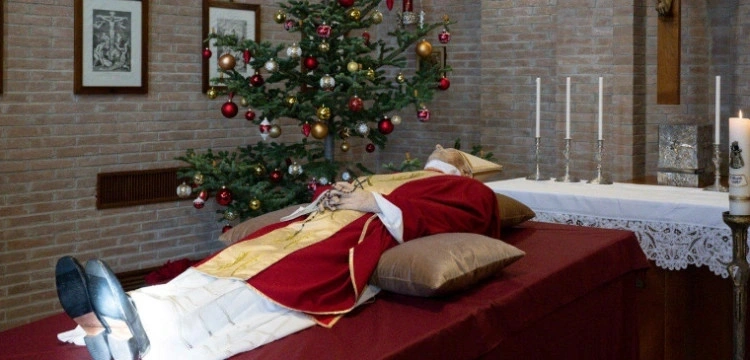 200 tys. osób pożegnało Benedykta XVI