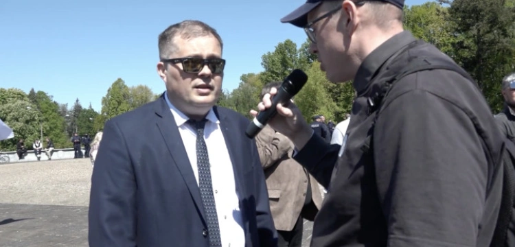 [Wideo] Kamrat Sykulskiego usprawiedliwia Katyń
