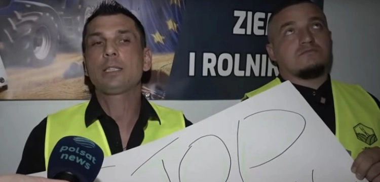 „Stan zagrażający życiu”. Pogotowie zabrało kolejnego rolnika z Sejmu