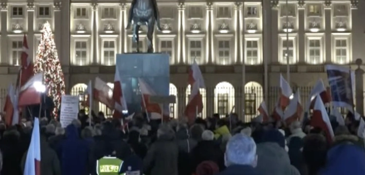 „Uwolnić więźniów politycznych!” Manifestacja w obronie zatrzymanych posłów
