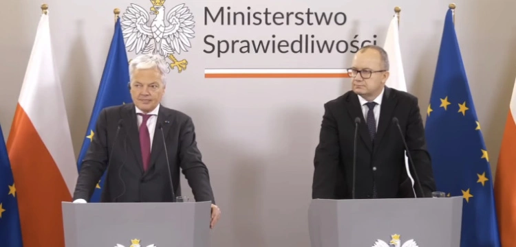 Był twarzą „walki o praworządność” w Polsce. Teraz wychodzą na jaw związki unijnego komisarza z Kremlem