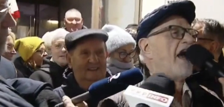 „Płynie Wisła przez nasz kraj…”. Pietrzak zadedykował piosenkę premierowi
