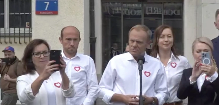 „Medialne spółki w stan likwidacji”. Plan Tuska na przejęcie TVP