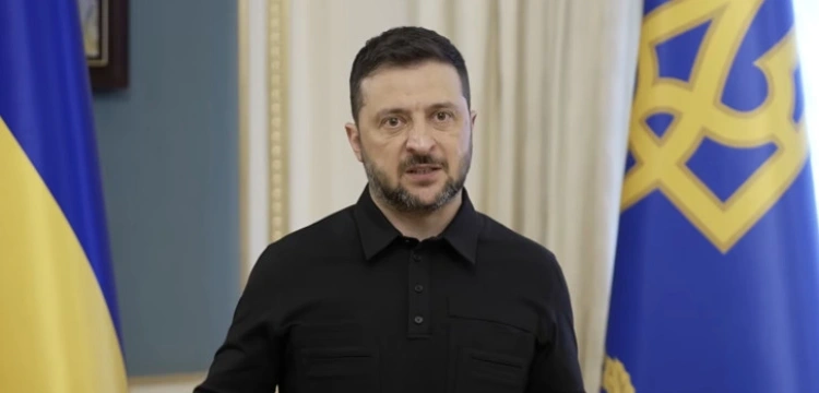 Zełenski w Paryżu: „Wojnę trzeba zakończyć godnie”. Mówi też o Polsce