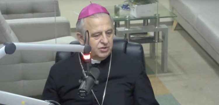 „Powrót do niechlubnych kart historii”. Bp Piotrowski o planach usunięcia religii ze szkół
