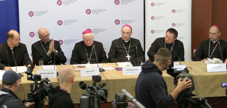„Święty Jan Paweł Wielki”. Polscy biskupi o świętości polskiego papieża