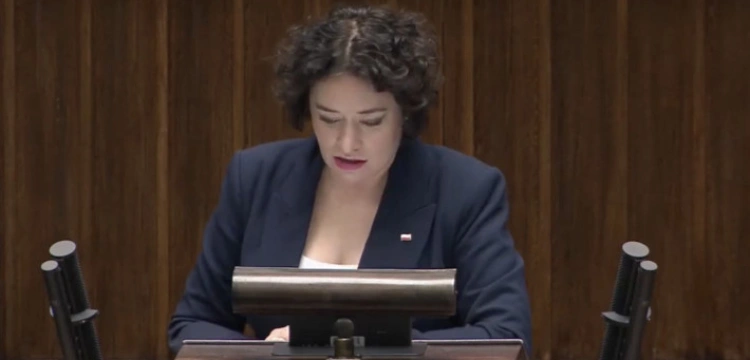 Tusk zapowiada szkolenia wojskowe. Żukowska: Dlaczego młodzi geje mieliby ginąć za Ojczyznę?