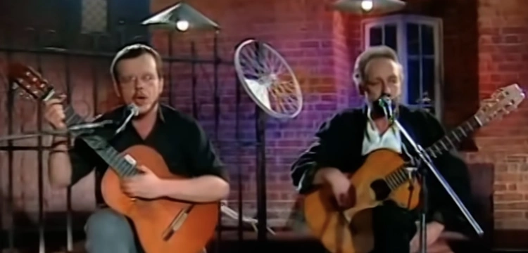 Wyrwij murom zęby krat, zerwij kajdany, połam bat! A MURY RUNĄ!