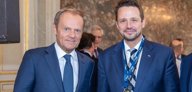 Trzaskowski układa się z Tuskiem?  Chce pojechać do Brukseli