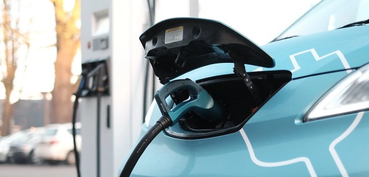 Jazda samochodem elektrycznym atrakcyjna finansowo? W Holandii udowodnili, że wręcz przeciwnie