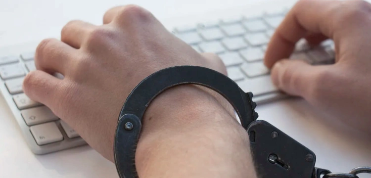 Niezwykłe świadectwo: Pornografia zniszczyła moje małżeństwo