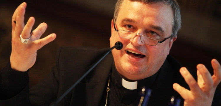 Niemiecki biskup apeluje do swoich księży: Błogosławcie pary homoseksualne