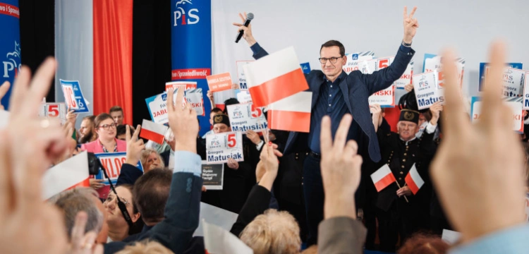 „Dziękujemy. Niech żyje Polska!”. Premier skomentował wyniki exit poll