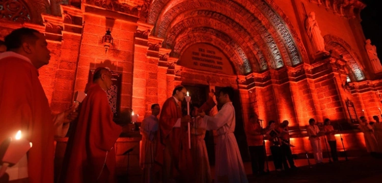 Alarmujące apele o modlitwę. Palenie kościołów w Indiach i na Bliskim Wschodzie