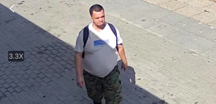 Włamał się do skrzynek w kościele i ukradł ofiarę. Policja poszukuje sprawcy