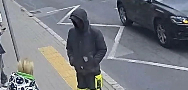 Opluł dziecko, bo miało inny kolor skóry. Teraz 28-latek może spędzić nawet 3 lata w więzieniu