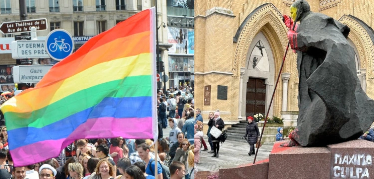 Sprawca dewastacji pomnika JPII zatrzymany. Media: To działacz LGBT