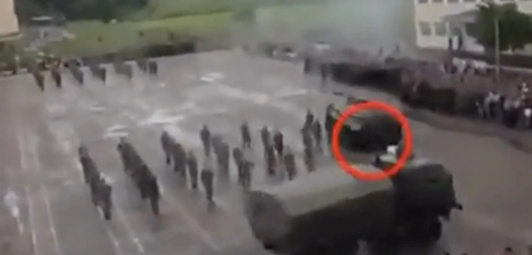 Mobilizacja w Rosji. Po rekrucie przejechał wóz opancerzony [WIDEO]