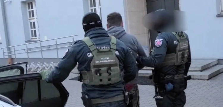 Cela plus. Grupa przestępcza fałszowała faktury. KAS zatrzymała 7 osób