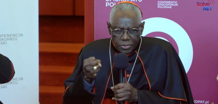 Kard. Robert Sarah: Kościół istnieje po to, aby ludzie byli święci