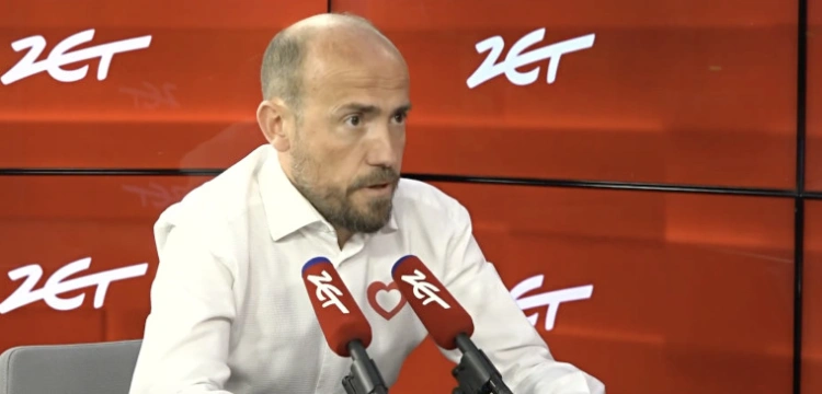 Budka pytany o słowa hymnu: Przepraszam, to dla mnie trudne