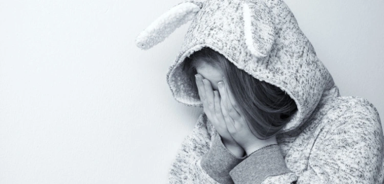 Epidemia deepfake porno w szkołach – dzieci krzywdzą dzieci