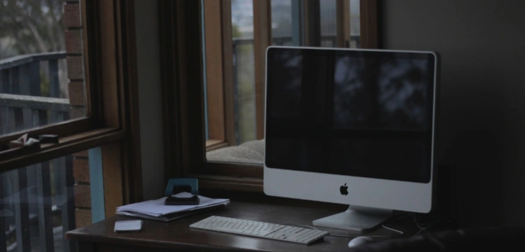 Komputer w stanie uśpienia. Dziennikarze sprawdzili, ile to kosztuje