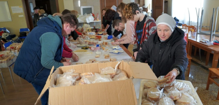 Polska – humanitarne supermocarstwo w akcji