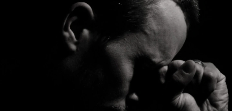 Czujesz smutek i zniechęcenie? Pomoże Ci modlitwa!