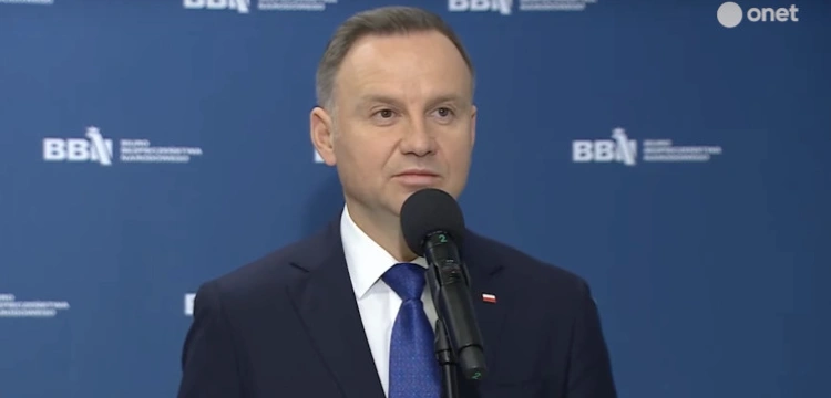 Prezydent dotarł do Przewodowa. Spotka się z ekspertami badającymi eksplozję