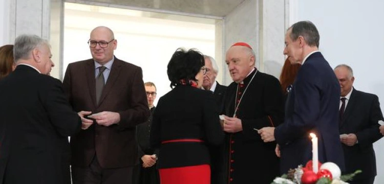 „Bądźcie wzorcem rozmowy, dialogu, troski o dobro wspólne”. Kard. Nycz zwrócił się do parlamentarzystów