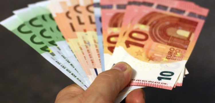 EBC: Nadchodzi „bardzo silny” wzrost wynagrodzeń