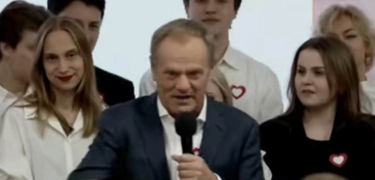 To dzięki nim Tusk zdobył władzę. Po roku mają dość jego rządu