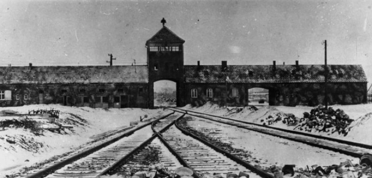 Tak Niemcy bogacą się na handlu pamiątkami po ofiarach II WŚ. W Wunstorf zlicytowano paczkę polskiego oficera