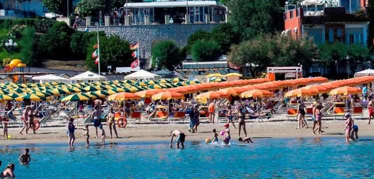 Tragedia na włoskiej plaży. 17-latka przysypał piasek