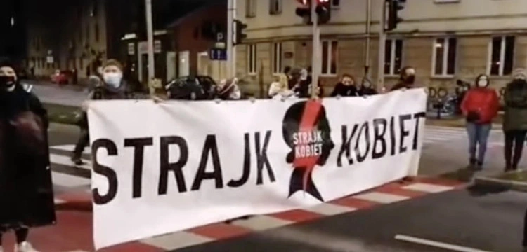 Szokujące! Proaborcyjni aktywiści uruchamiają… „przychodnię aborcyjną” koło Sejmu