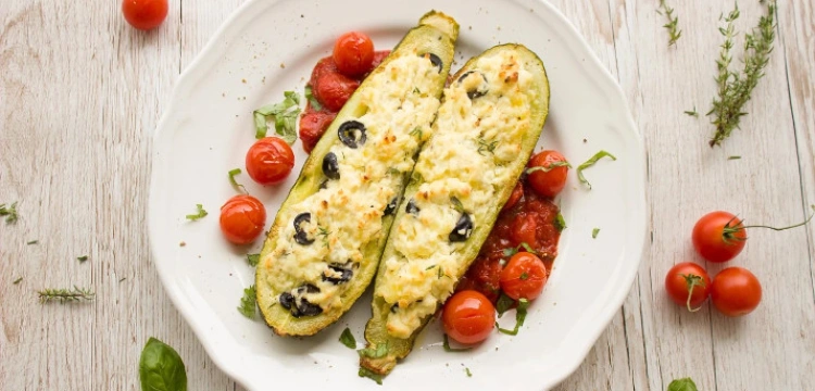 Cukinie faszerowane „po turecku”