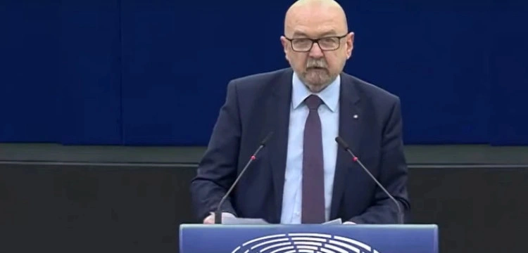 Prof. Legutko: KE chce obalić polski rząd