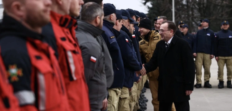 Uratowali 12 osób. Polscy strażacy wrócili z Turcji